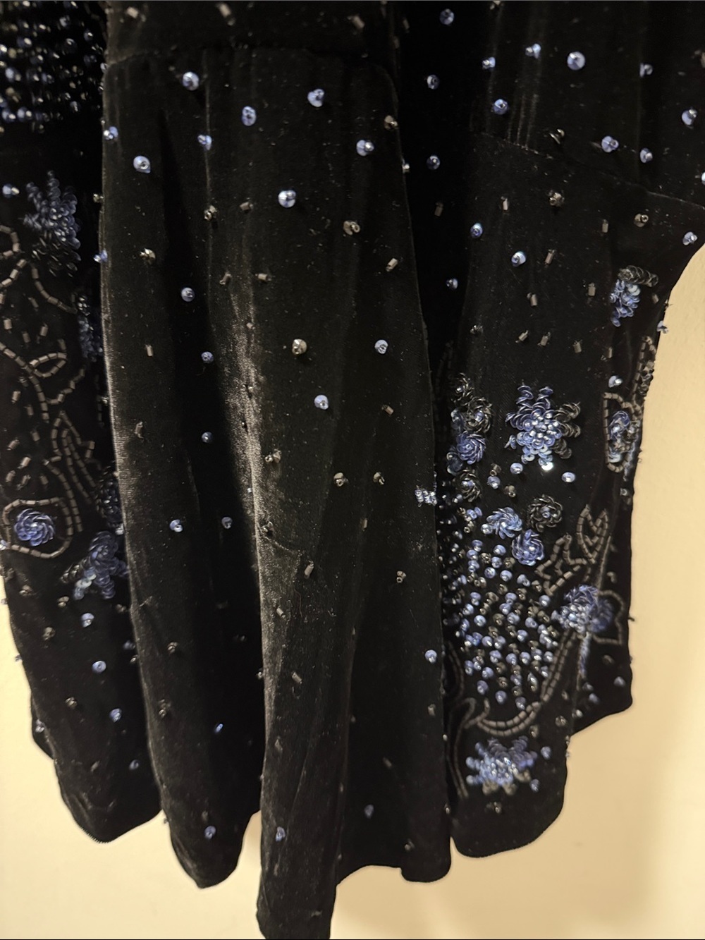 Elie Tahari Black Velvet Embellished Halter Top with Peplum Hem. Size Large. - Picture 6 of 10